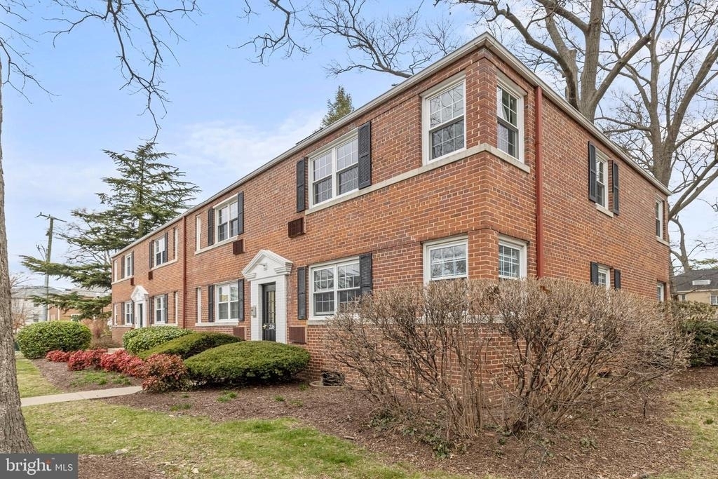 235 N George Mason Drive - Photo 2