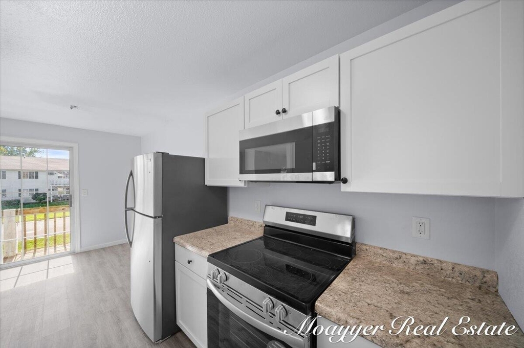 1051 Abbey Court - Photo 9