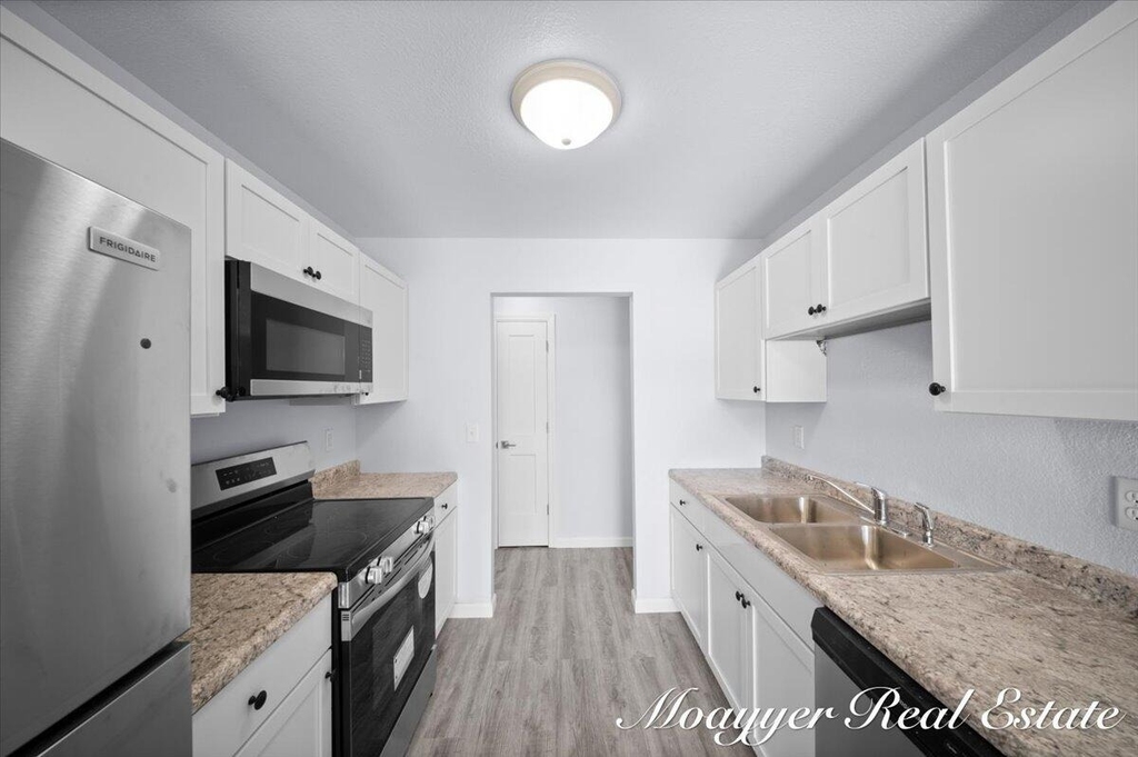 1051 Abbey Court - Photo 7