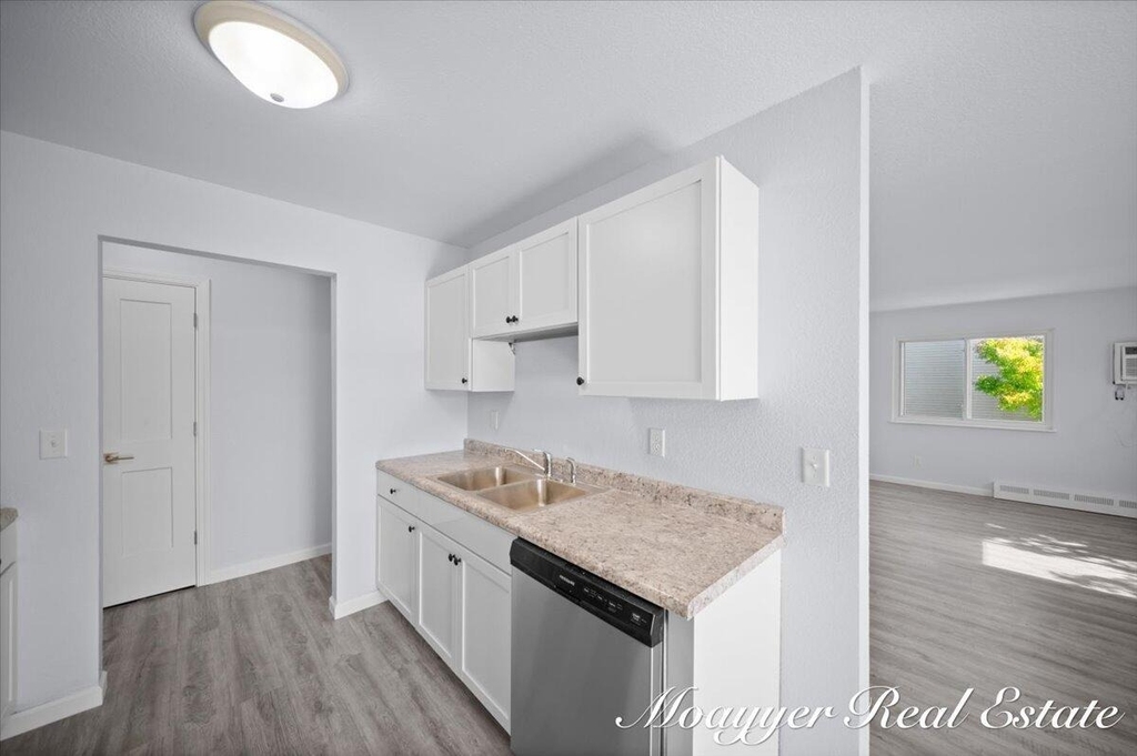 1051 Abbey Court - Photo 8