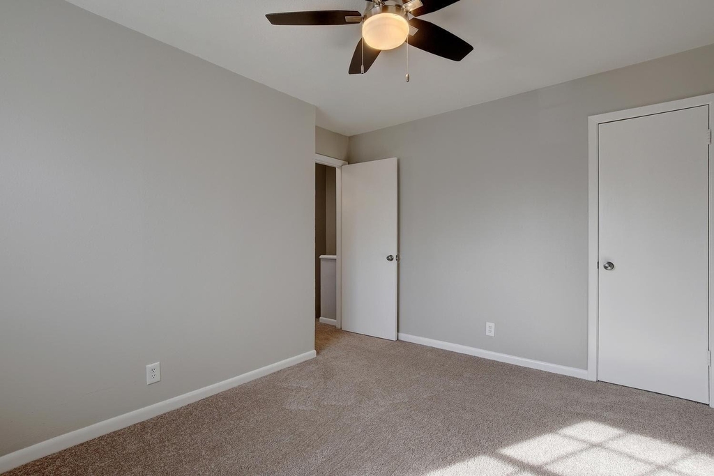 303 W 40th St - Photo 8