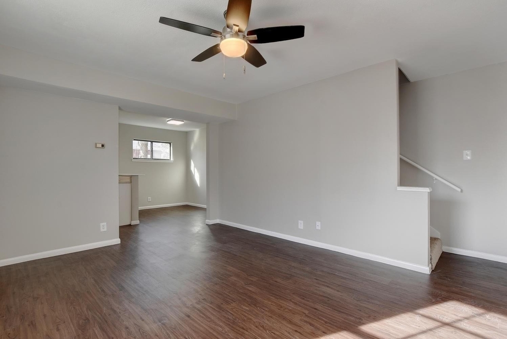 303 W 40th St - Photo 2