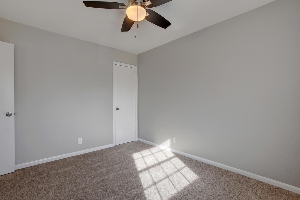 303 W 40th St - Photo 9