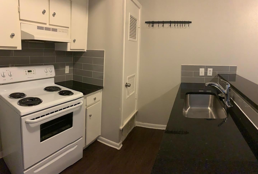 303 W 40th St - Photo 16