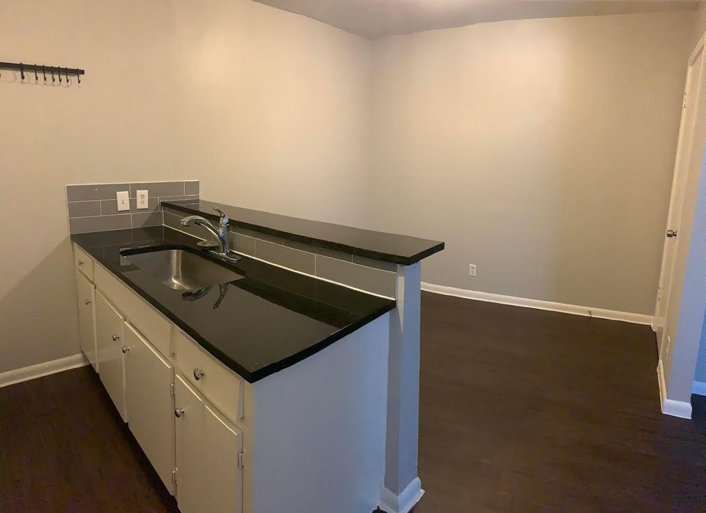 303 W 40th St - Photo 15