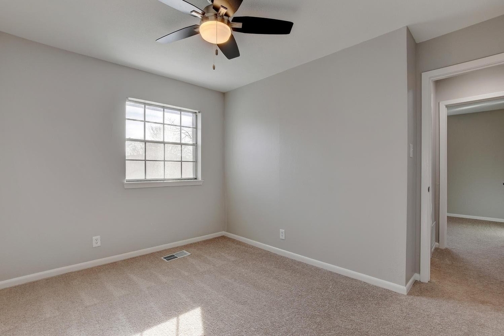 303 W 40th St - Photo 7