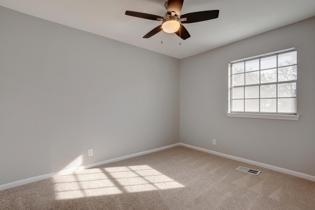 303 W 40th St - Photo 6