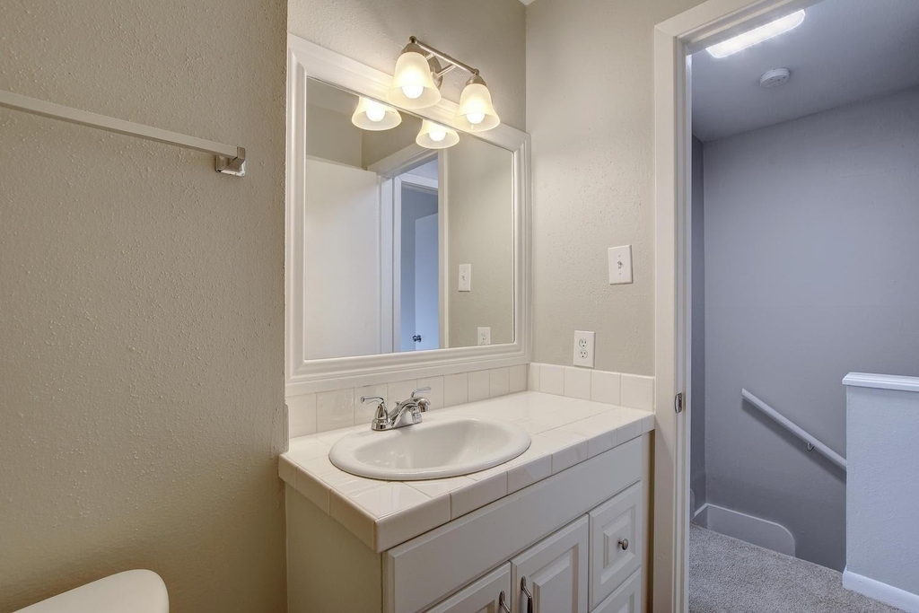 303 W 40th St - Photo 11