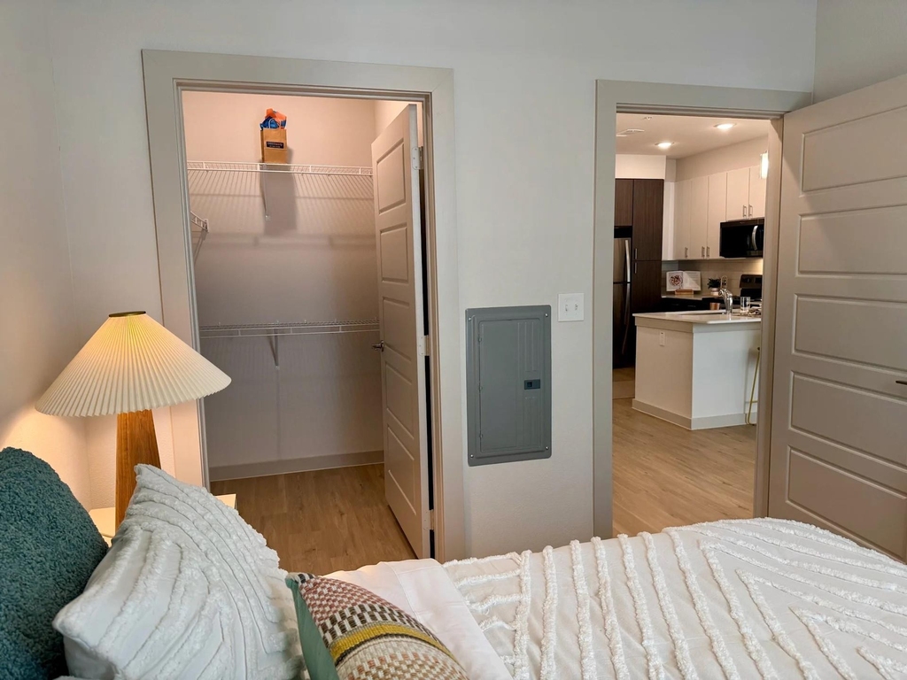 320 Goll St - Photo 5