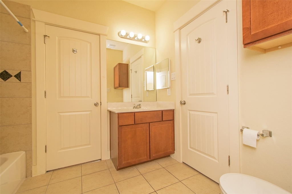 5405 Avenue H - Photo 6