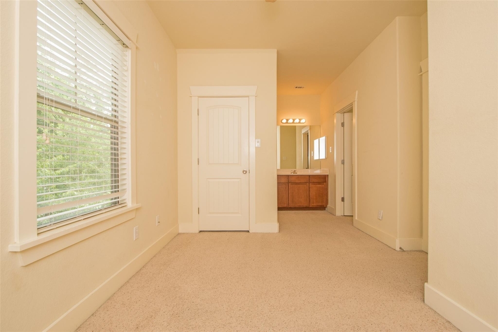 5405 Avenue H - Photo 5