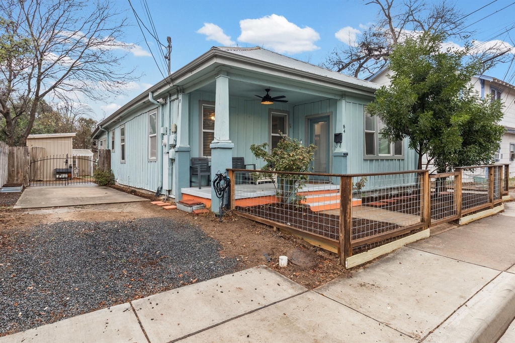 84 Waller St - Photo 1