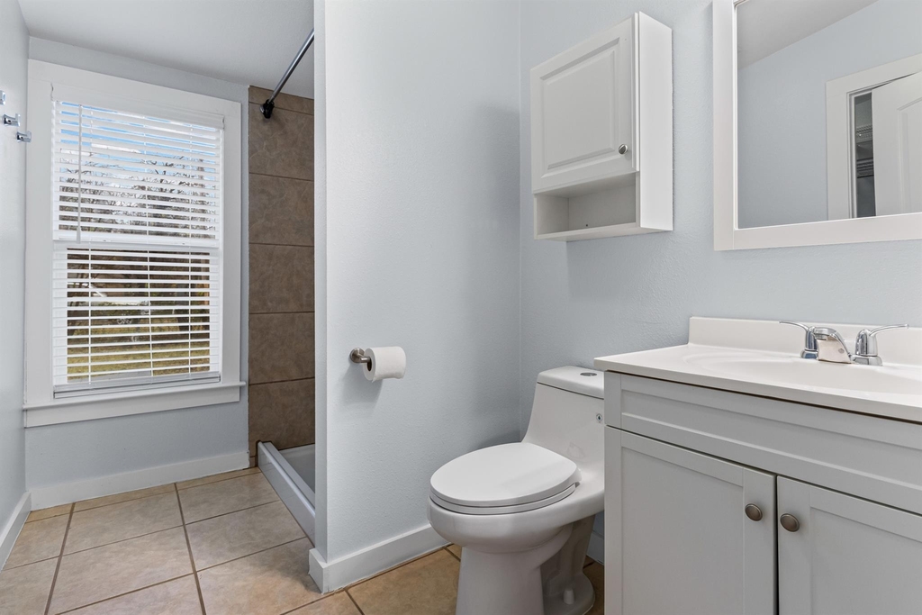 84 Waller St - Photo 15