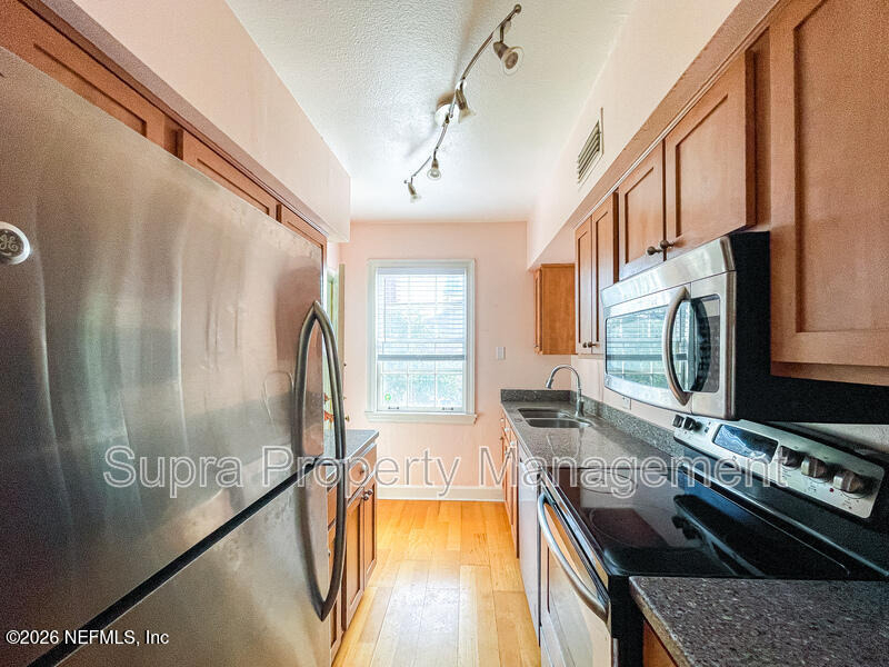 1550 Palm Avenue - Photo 4