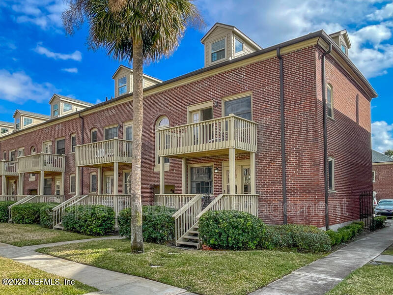 1550 Palm Avenue - Photo 0