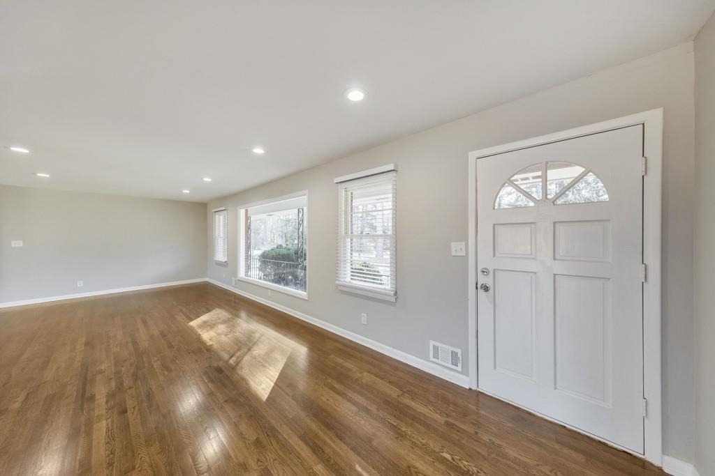 909 Rosedale Drive - Photo 3