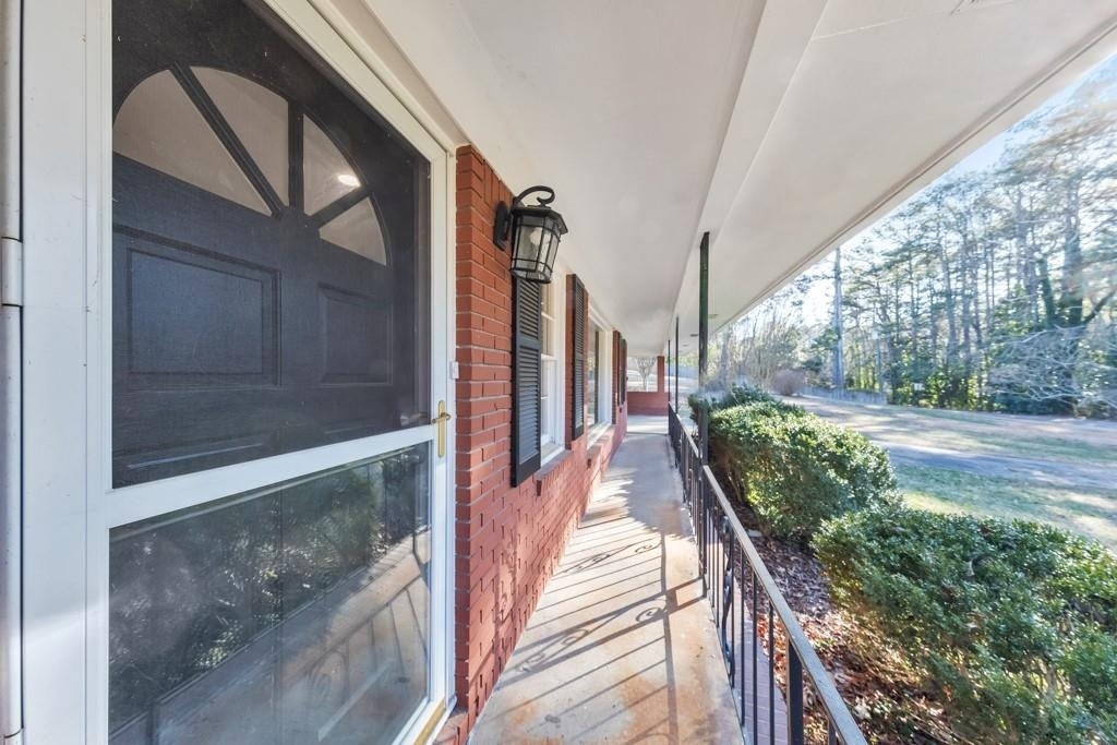909 Rosedale Drive - Photo 2