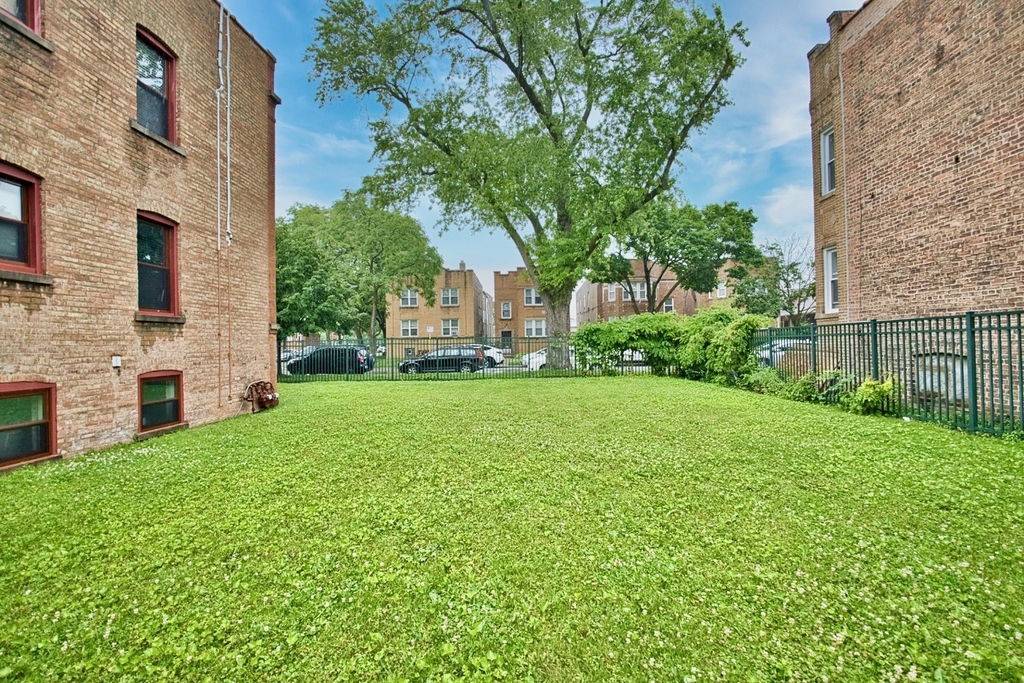 2437 W North Shore Avenue - Photo 45