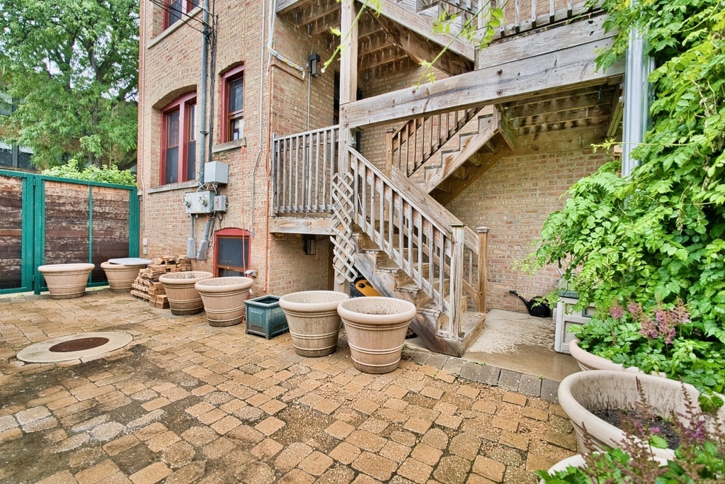 2437 W North Shore Avenue - Photo 44