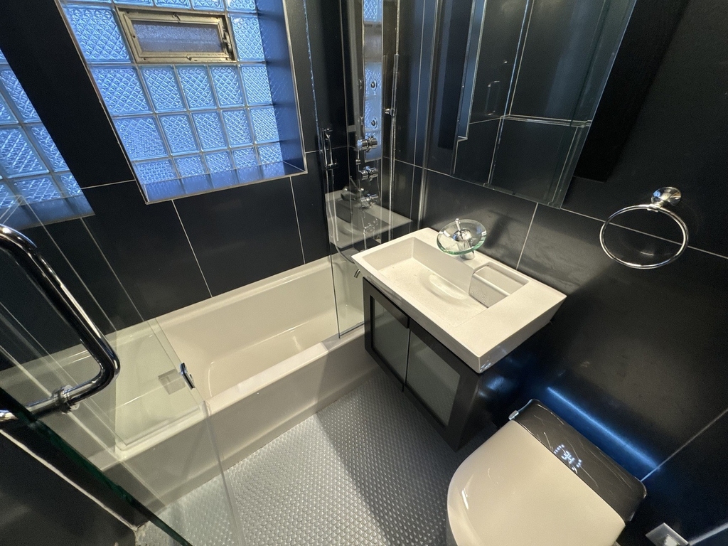 2437 W North Shore Avenue - Photo 9