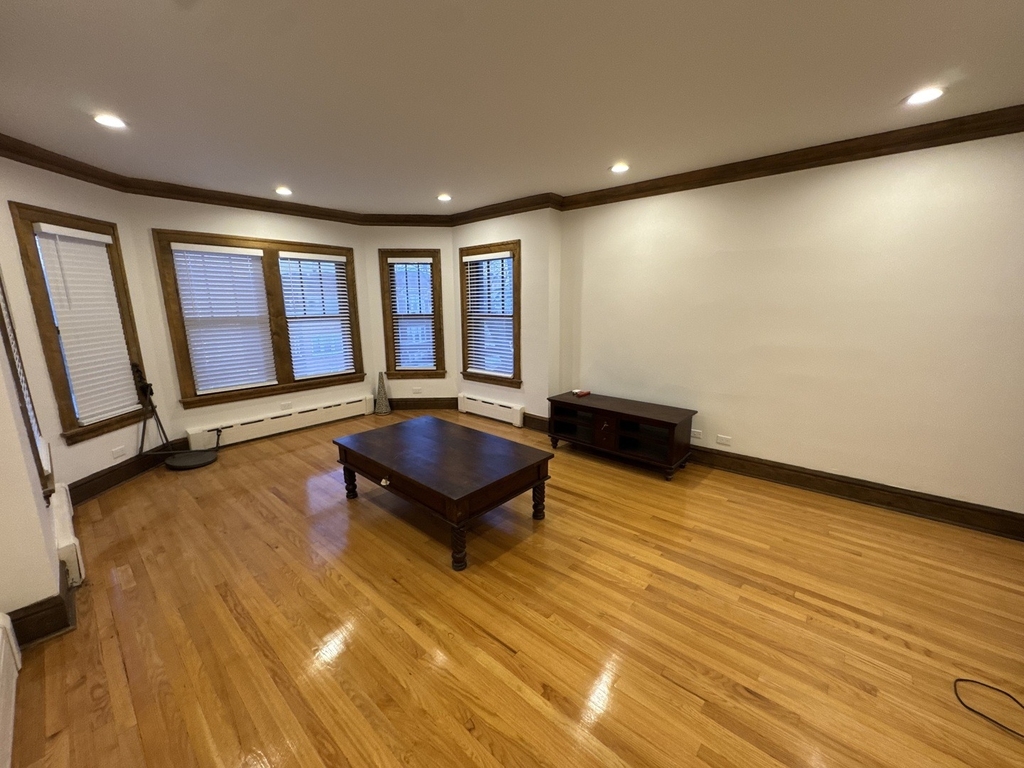 2437 W North Shore Avenue - Photo 1