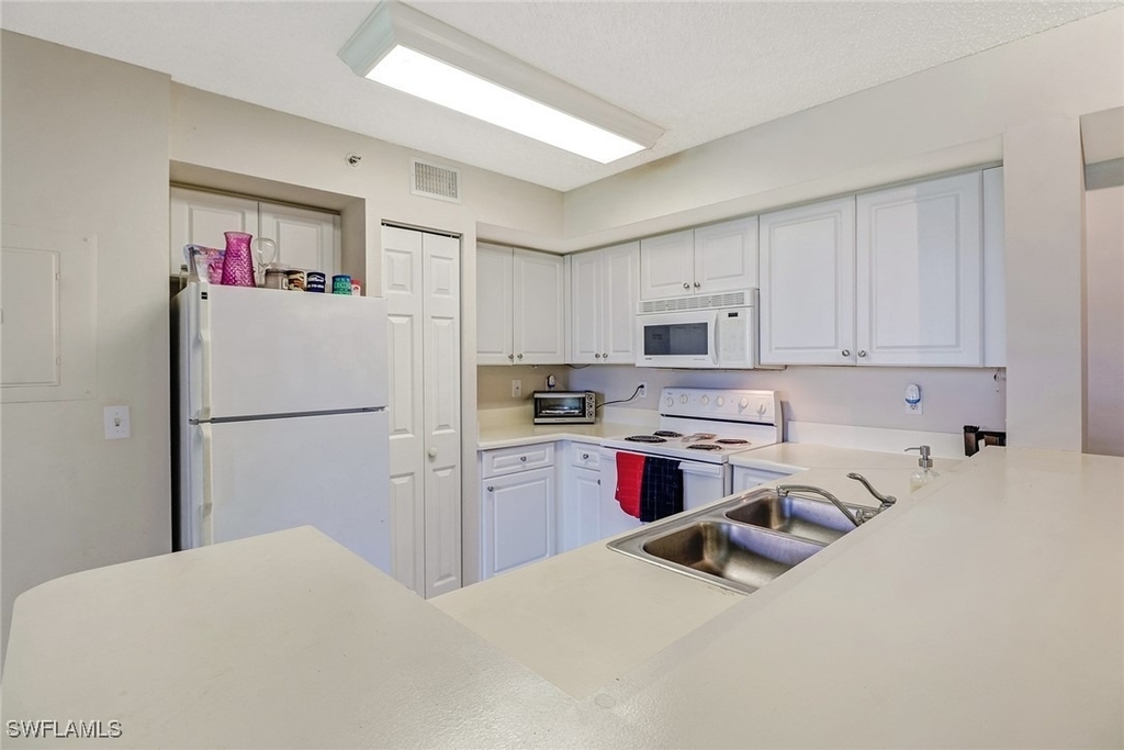 1265 Wildwood Lakes Boulevard - Photo 3