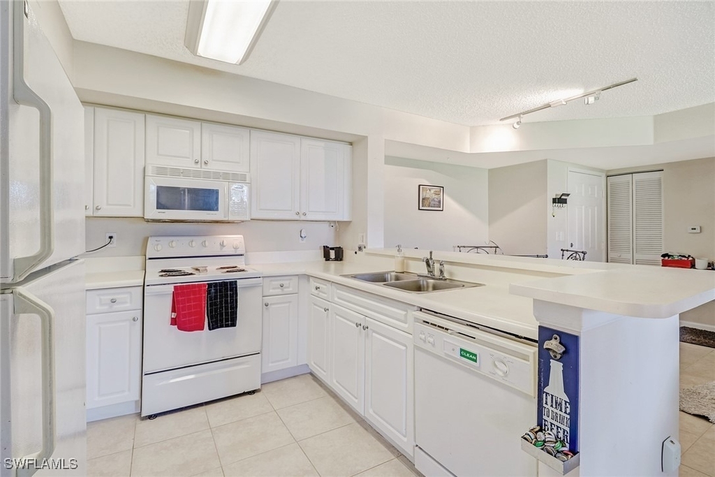 1265 Wildwood Lakes Boulevard - Photo 4