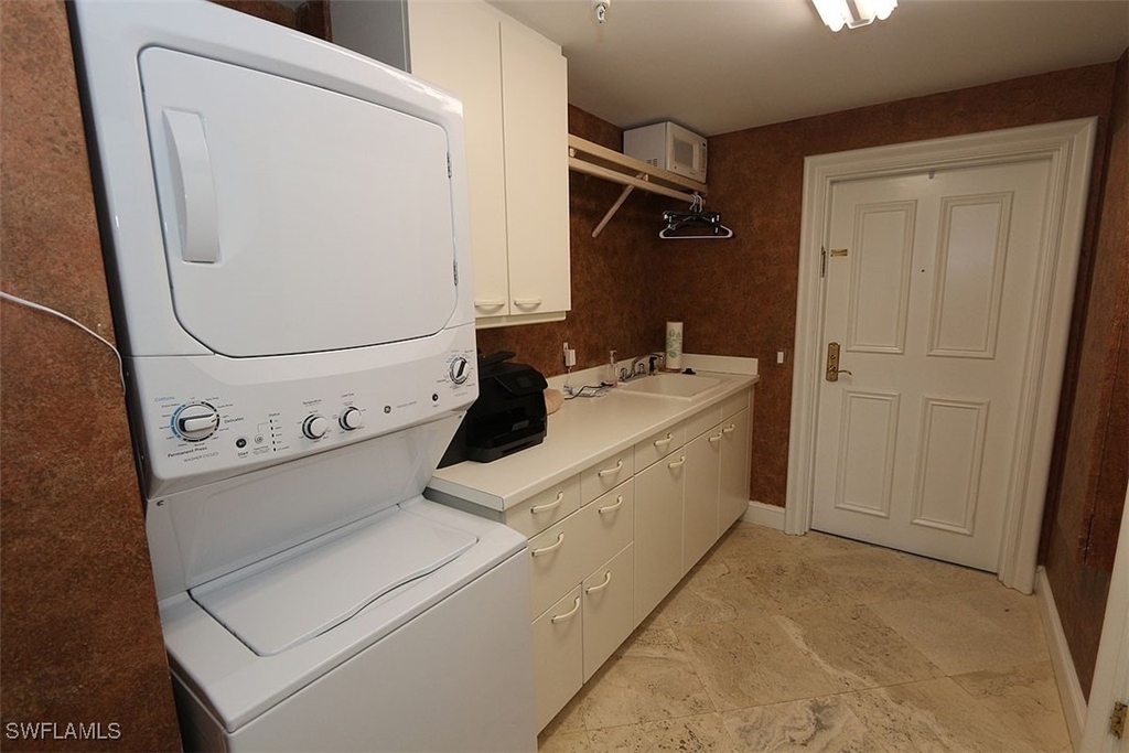 8665 Bay Colony Drive - Photo 35
