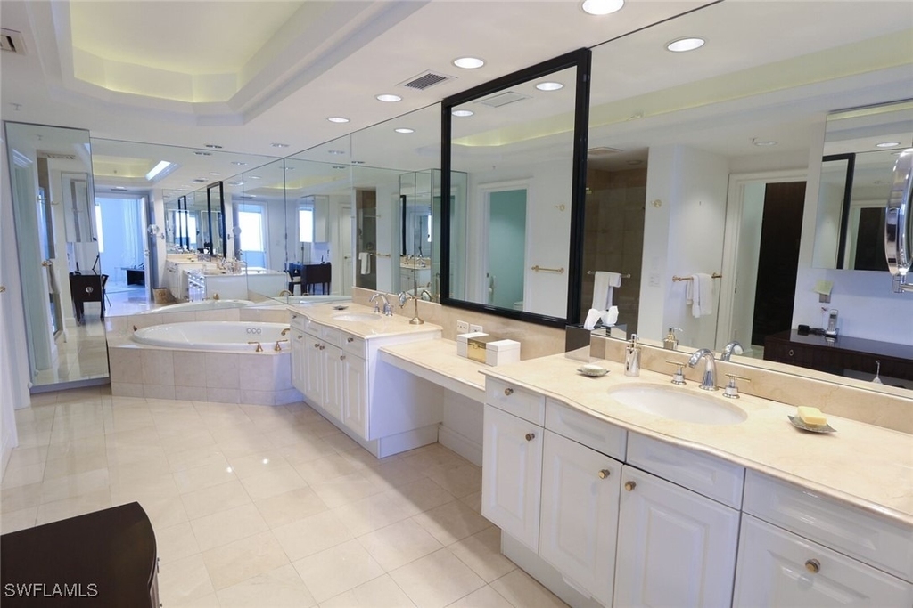 8665 Bay Colony Drive - Photo 16