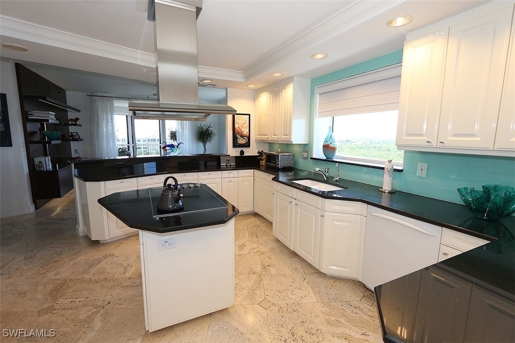 8665 Bay Colony Drive - Photo 31
