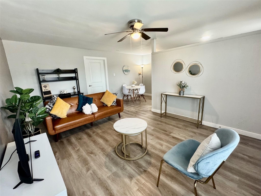 6705 Fairway Drive - Photo 3