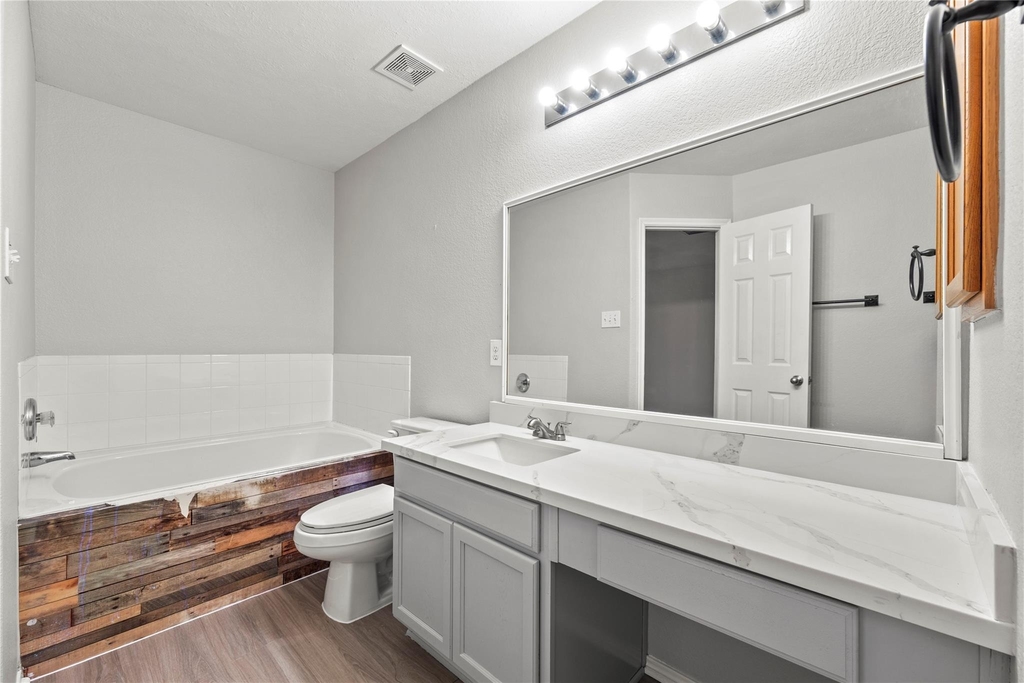 7606 Hillsdale Park Court - Photo 11