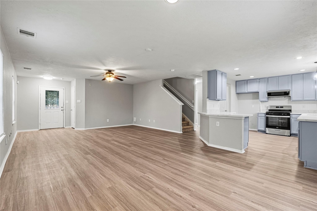 7606 Hillsdale Park Court - Photo 3