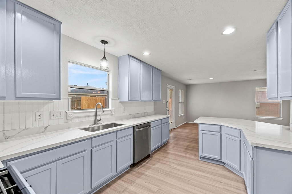7606 Hillsdale Park Court - Photo 6
