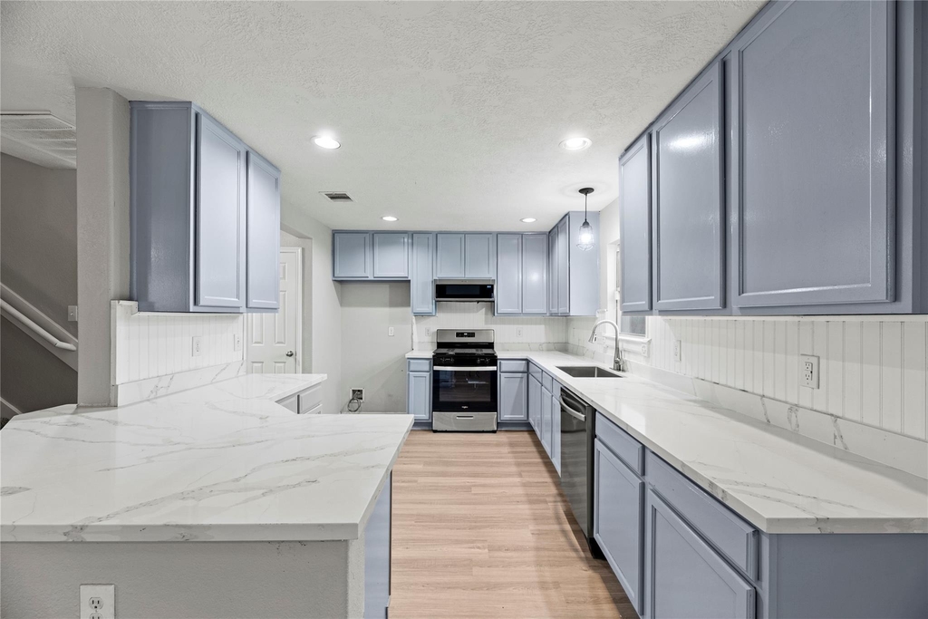 7606 Hillsdale Park Court - Photo 5
