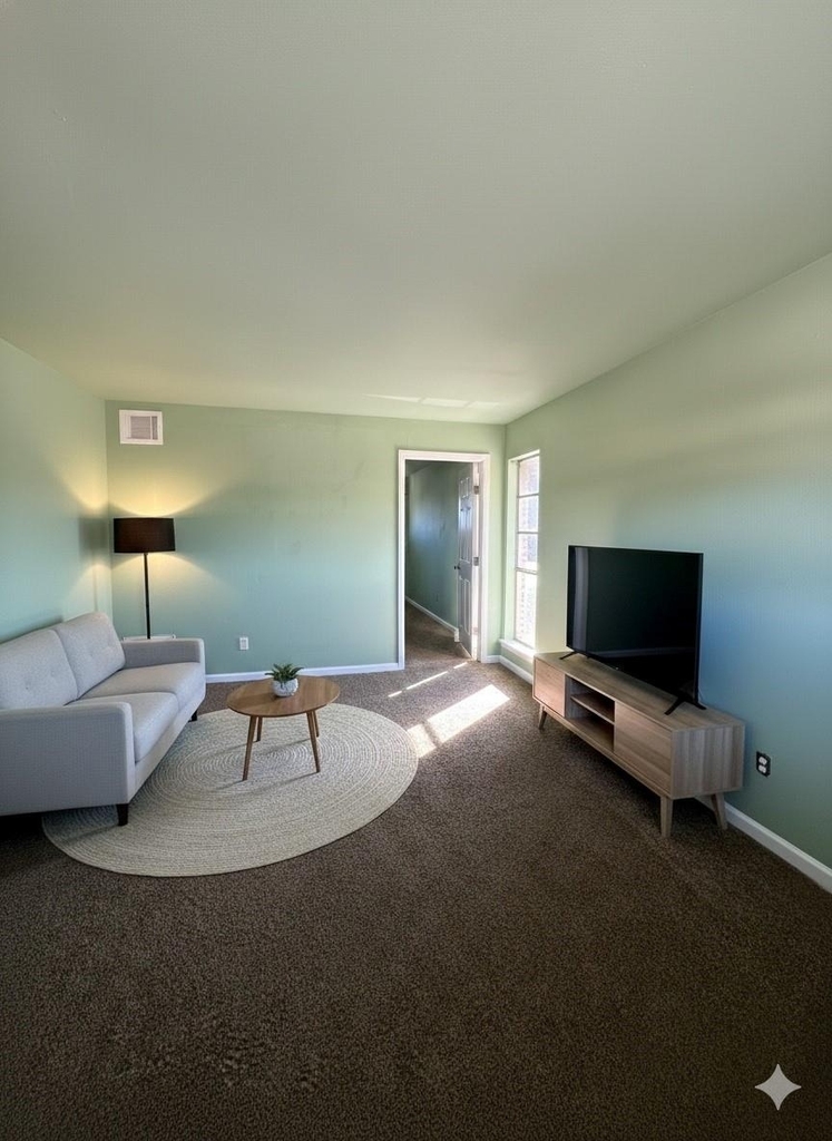 516 Holiday Drive - Photo 0