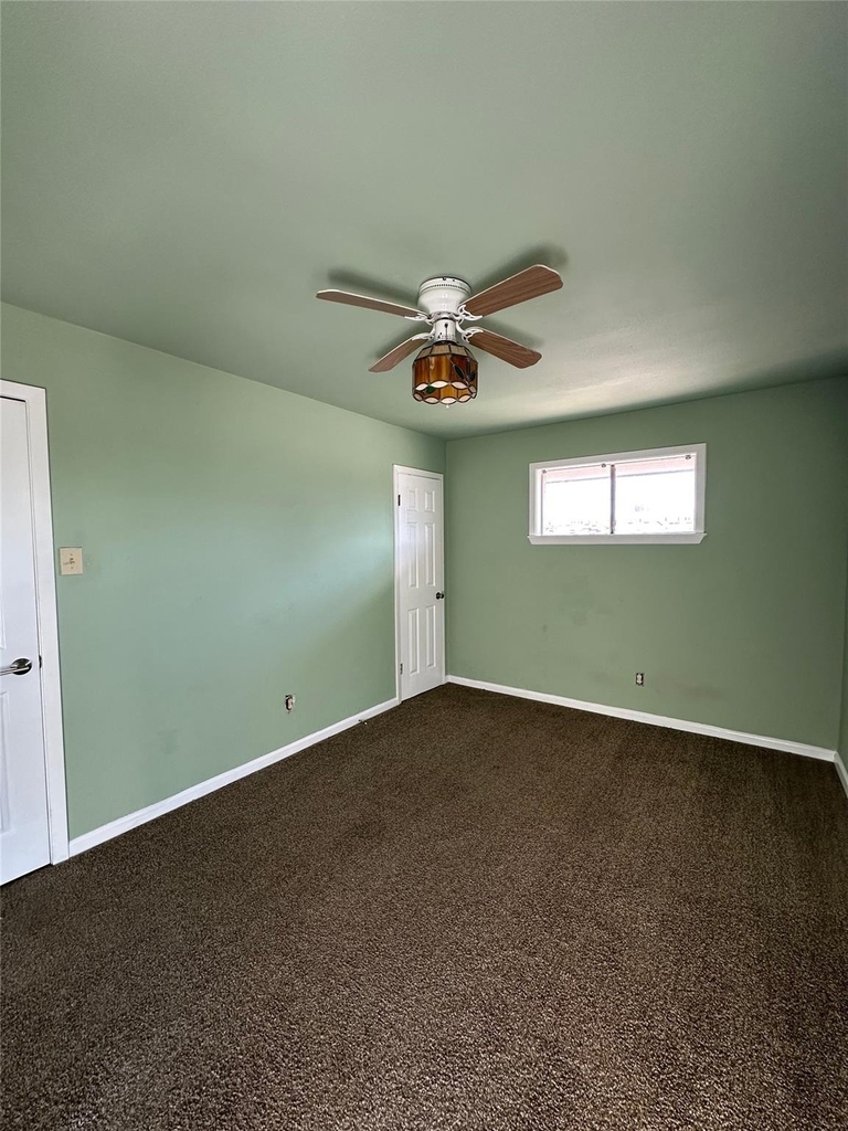 516 Holiday Drive - Photo 7
