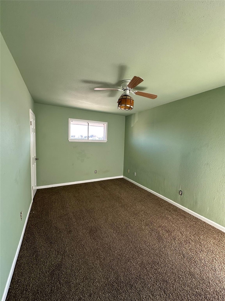 516 Holiday Drive - Photo 8