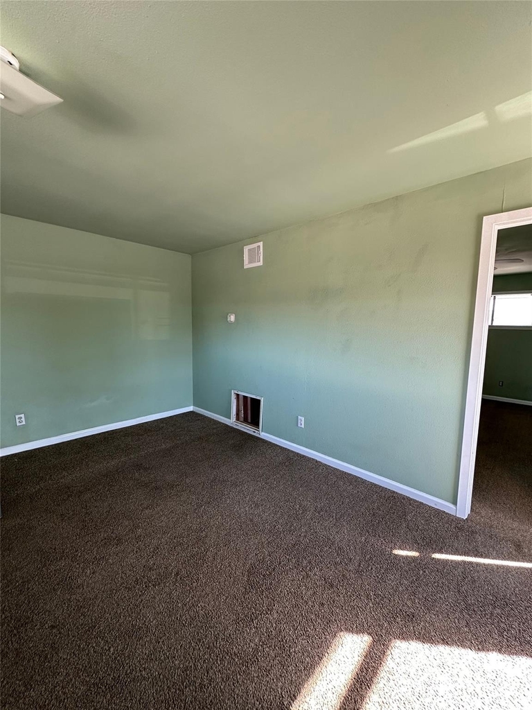 516 Holiday Drive - Photo 5