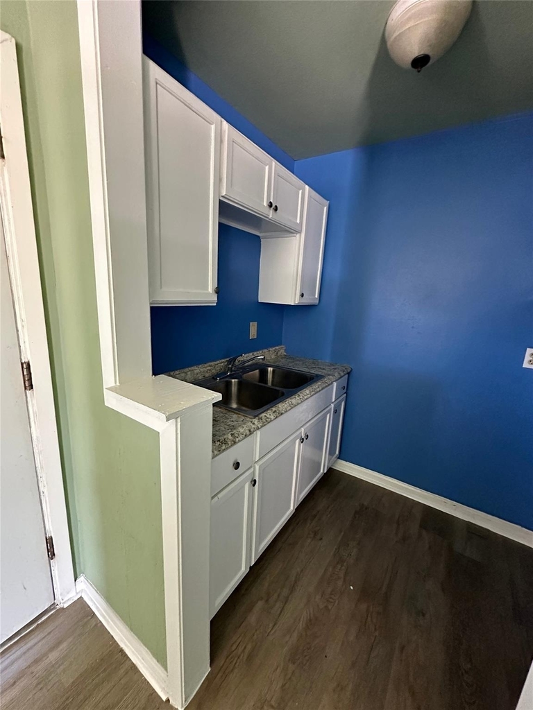 516 Holiday Drive - Photo 6