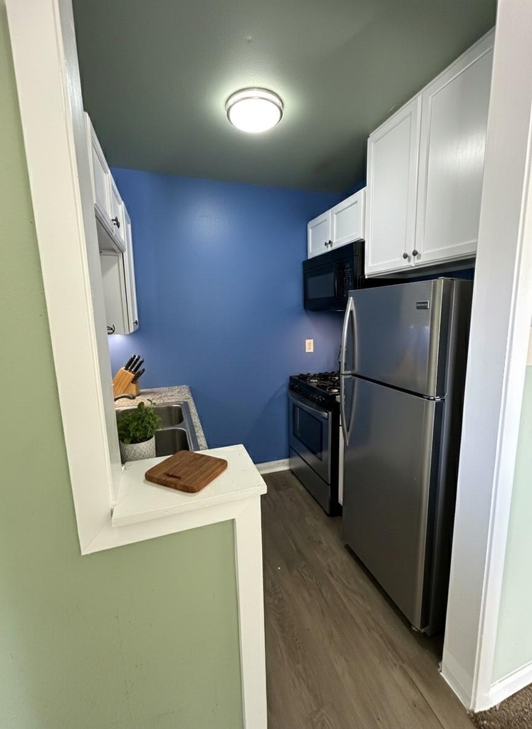 516 Holiday Drive - Photo 1