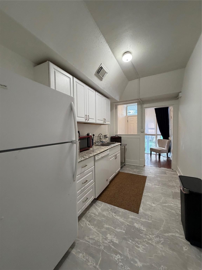 402 Hyde Park Boulevard - Photo 27