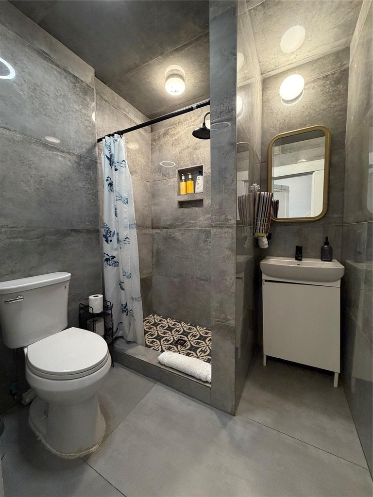 402 Hyde Park Boulevard - Photo 31