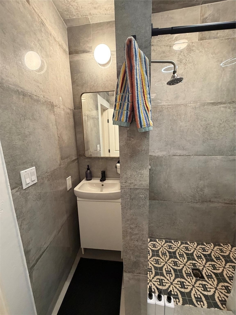 402 Hyde Park Boulevard - Photo 19