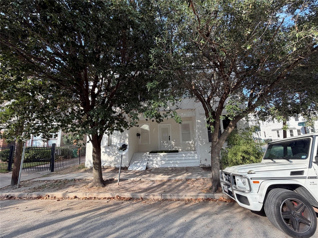 402 Hyde Park Boulevard - Photo 34