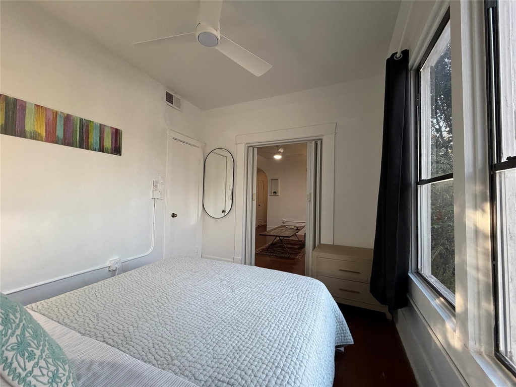 402 Hyde Park Boulevard - Photo 24