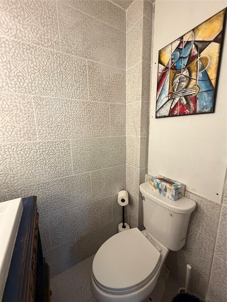 402 Hyde Park Boulevard - Photo 7