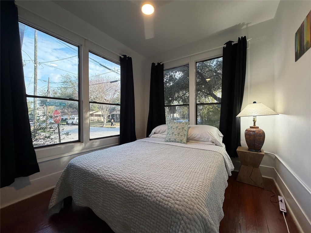 402 Hyde Park Boulevard - Photo 0