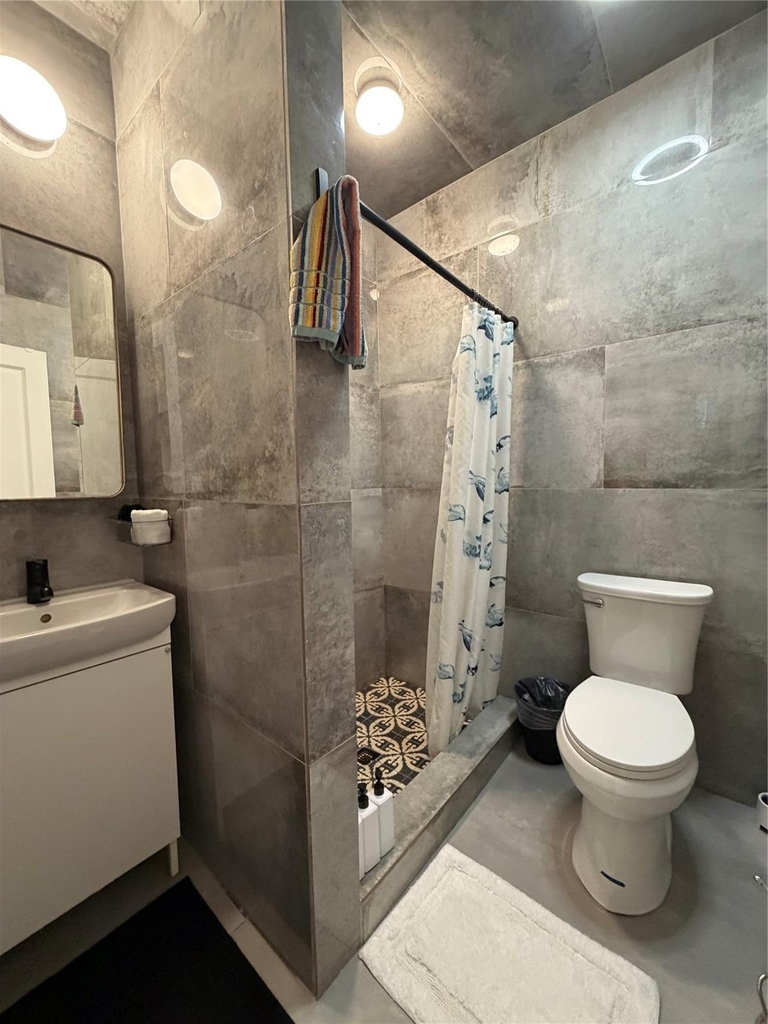 402 Hyde Park Boulevard - Photo 18