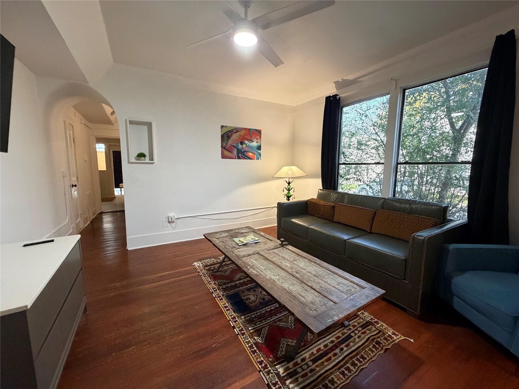 402 Hyde Park Boulevard - Photo 1